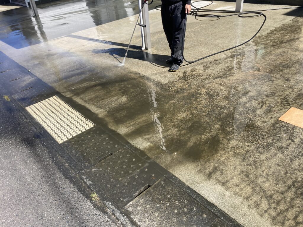 🚿久留米市 駐車場の高圧洗浄サービス｜見違えるほどスッキリしました✨