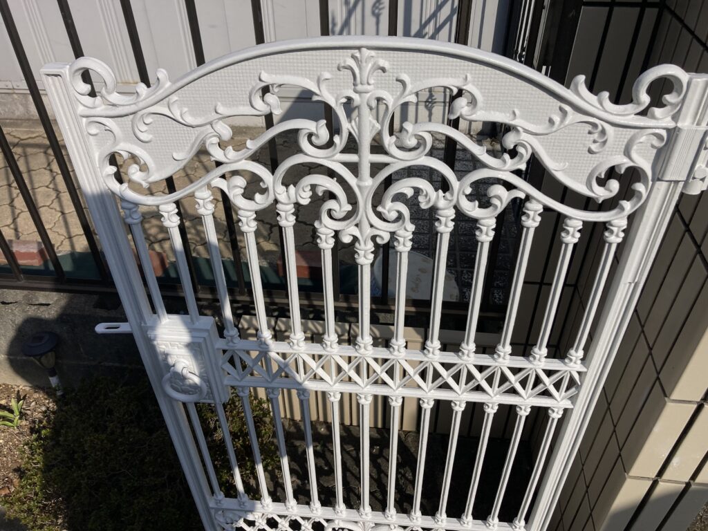 🚪久留米市 サービス工事で門扉塗装｜住まいの印象がぐっと引き締まりました✨
