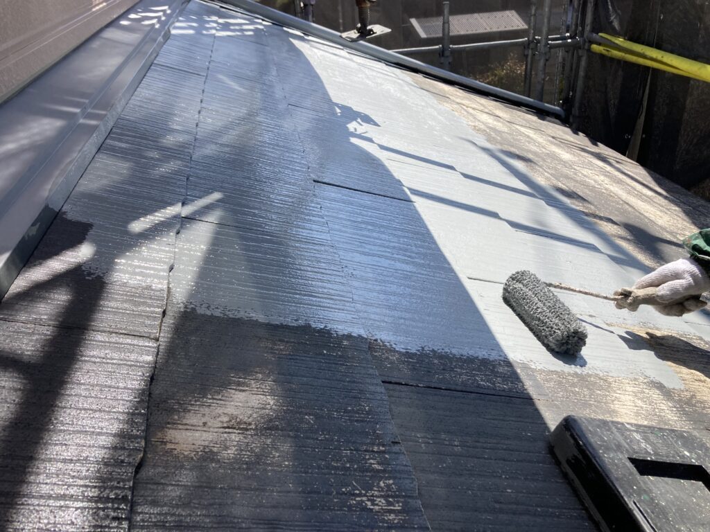 鳥栖市で屋根塗装の下塗りを行いました｜長持ちするための大切な工程
