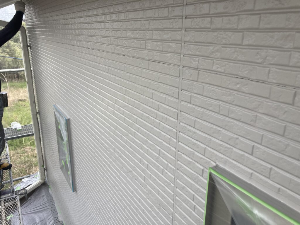 【田主丸市 外壁塗装】下塗り作業を実施しました｜長持ちする塗装のための大切な工程