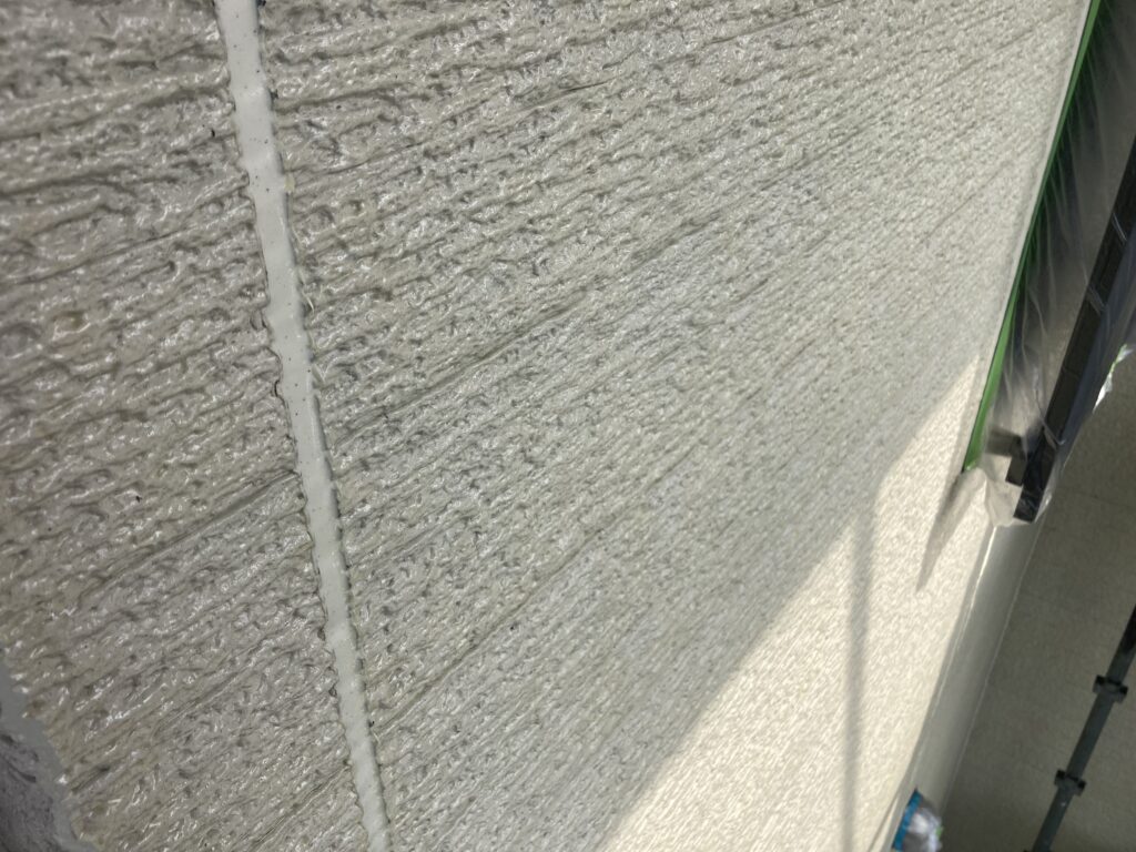 【三潴町 外壁塗装】パーフェクトシーラーで外壁の下塗りを行いました｜塗装を長持ちさせる大切な工程