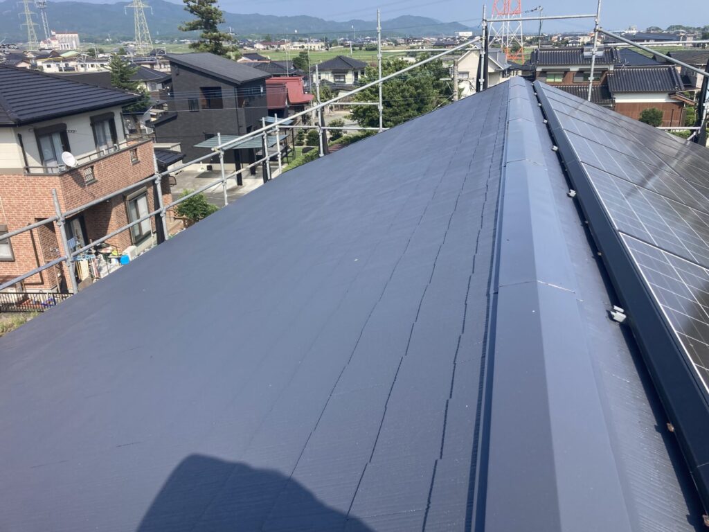 【久留米市 屋根塗装】中塗りまで進みました｜屋根を守る塗膜をしっかり形成