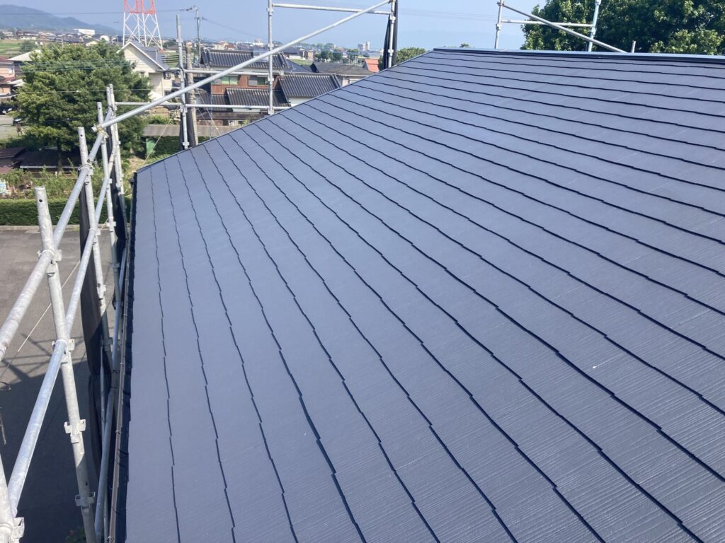 【久留米市 屋根塗装】屋根の上塗りを行いました｜仕上がりと耐久性を整える最終工程